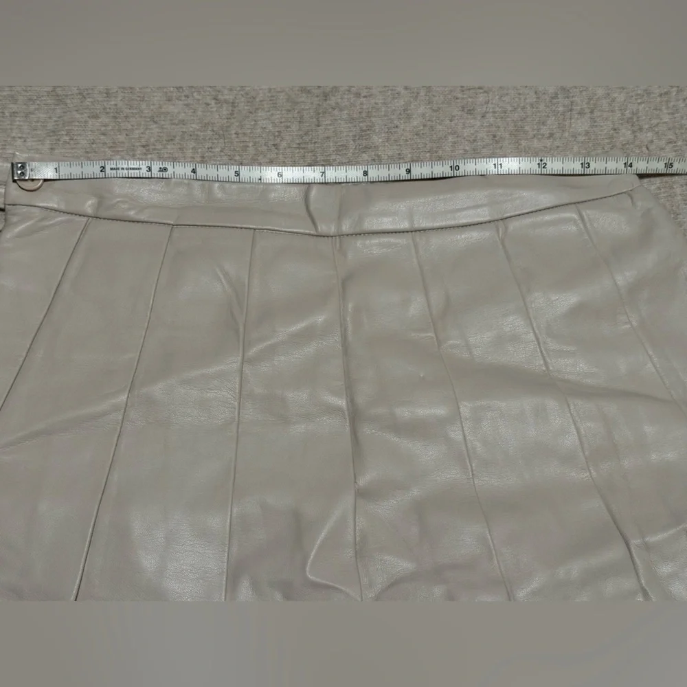 Elegant Ecru Pleated Faux Leather Skirt, size M, worn once